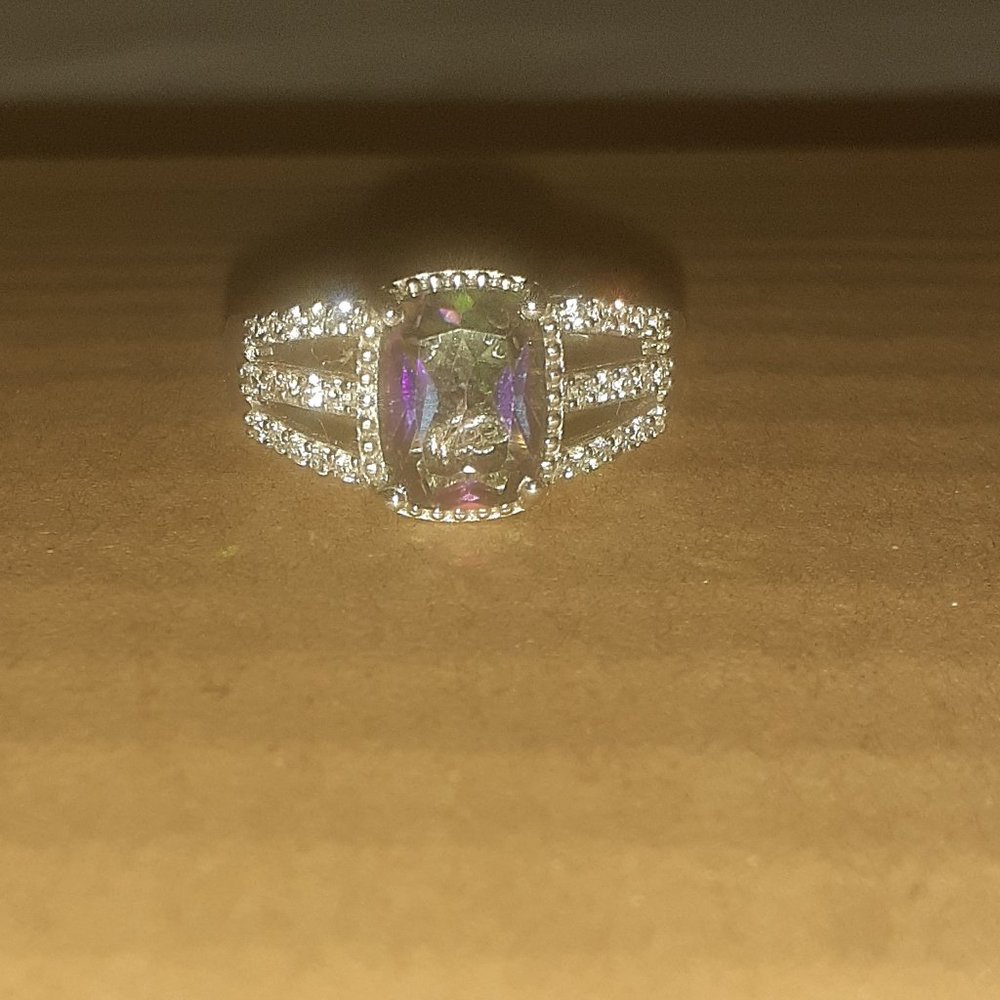 Costume Jewlery- A Multi Color Stone Ring Tiny Crystals On Sides